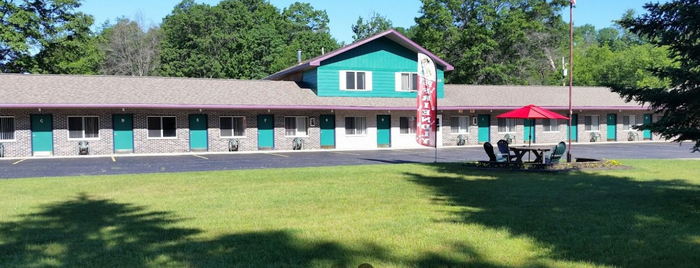 North Winds Lodge at Higgins Lake - Web Listing (newer photo)